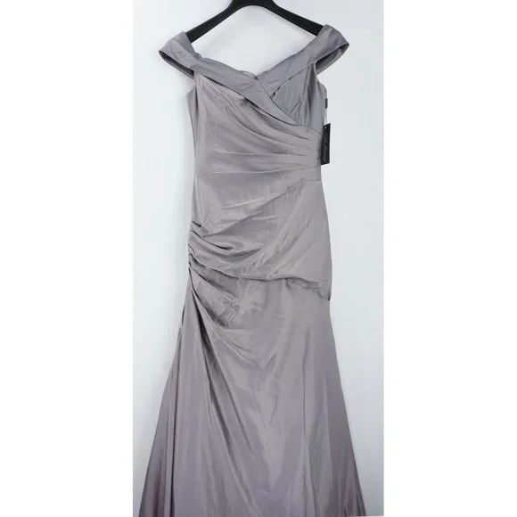 New 428$ La Femme Women's 4 Platinum Off the Shoulder Ruched Satin Trumpet Gown - Picture 2 of 8